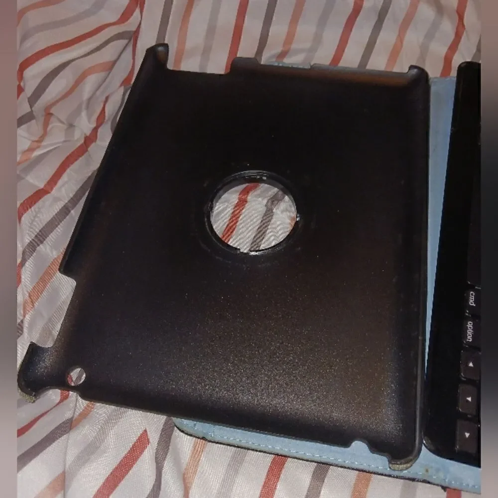 Logitech I-Pad Keyboard   - Picture 3 of 11